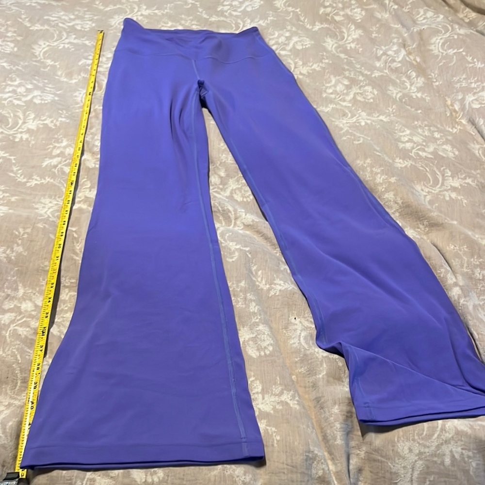 Lululemon groove sz 8 flare lavender Charged
Indigo